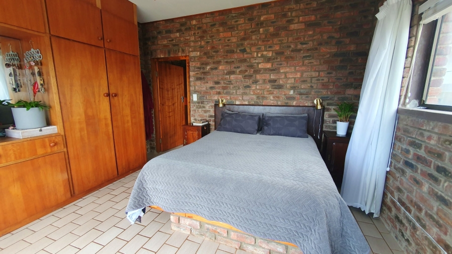 5 Bedroom Property for Sale in Dana Bay Western Cape